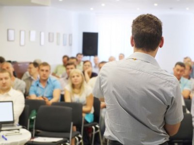Obowiązkowe szkolenia okresowe BHP dla firm, co warto wiedzieć o terminach i zakresie?