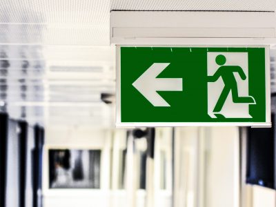 Usługi BHP – jakie zadania BHP można zlecić innej firmie?